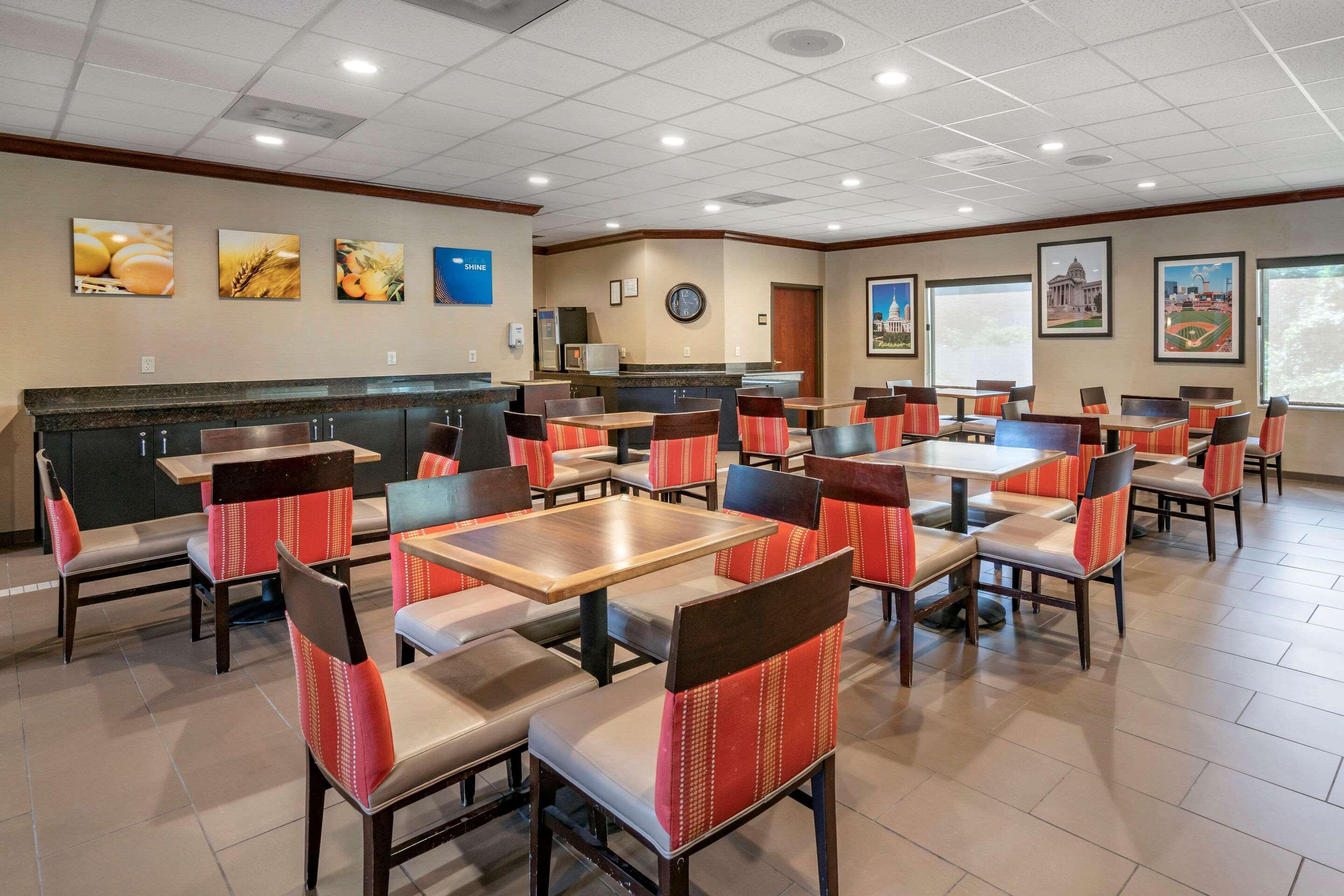 Comfort Inn & Suites St Louis-O'Fallon Bagian luar foto